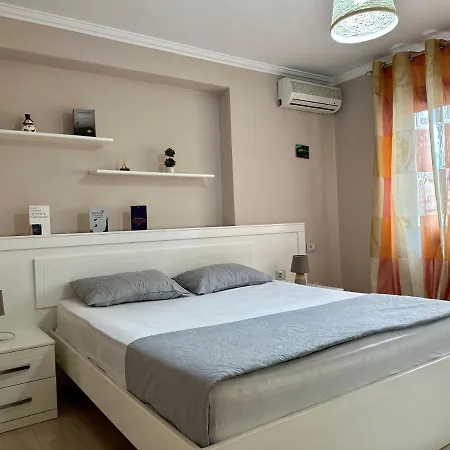 Centre View New Bazaar * 地拉那